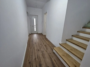 Zona buna! Asfalt! Toate utilitatile - Despartit prin casa scarii. - imagine 5