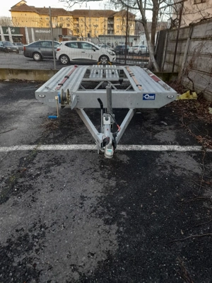 Inchiriez platforma auto