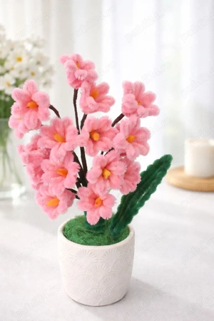 Delicatețe roz în ghiveci alb     