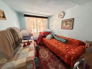 Casa Batraneasca la 8 km de Topoloveni - imagine 4