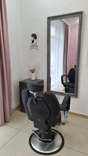 Post frizerie de inchiriat in salon central