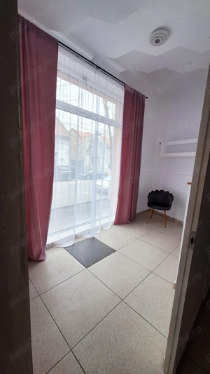 Camera de inchiriat in salon central - imagine 2