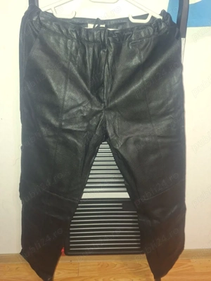 Pantaloni piele naturala mărimea L, marca H.M.