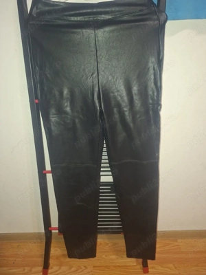 Pantaloni piele ecologică, marca Stradivarius ,mărimea S. 