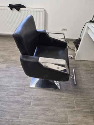 Scaun coafor frizerie disponibil din 28 februarie 
