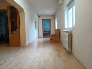 Ideal de locuit , afacere , inchiriere,  6 camere , 5 bai , 2 centrale gaze , +pod inalt  cu geam