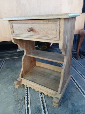 Noptieră veche din lemn masiv