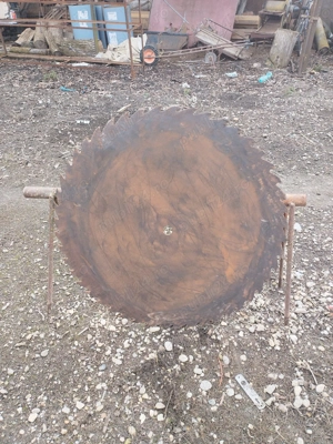 Utilaje vechi atelier   troliu, strung lemn, pânză circulară mare, cântar industrial  - imagine 5