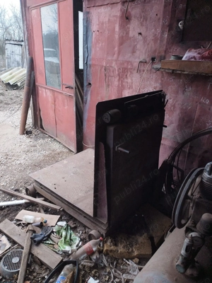 Utilaje vechi atelier   troliu, strung lemn, pânză circulară mare, cântar industrial  - imagine 2