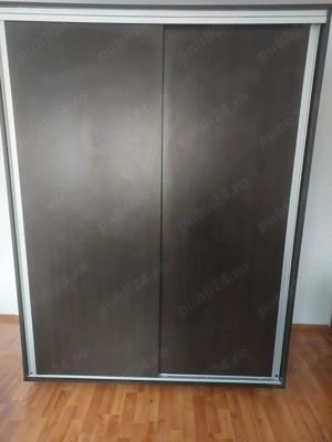 Vând dulap-mobilă dormitor