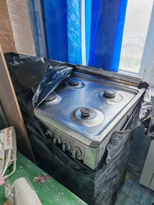 Vând aragaz inox Beko