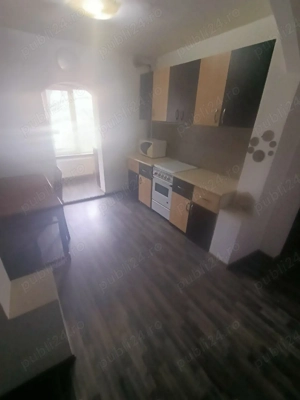 Lipovei,1 km si ceva de Mall,Cu Centrală Proprie,Decomandat,Etaj 1,Liber,300 E - imagine 2