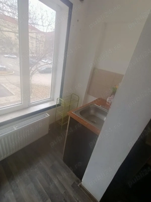 Lipovei,1 km si ceva de Mall,Cu Centrală Proprie,Decomandat,Etaj 1,Liber,300 E - imagine 5