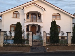 BRASADAS vinde casa individuala 8 cam teren 10 ari Unirii.