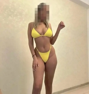 Cami :)    20 de ani , blondă 