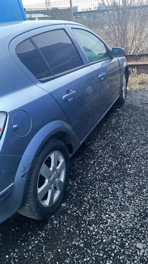 Dezmembrez Opel Astra H - imagine 3