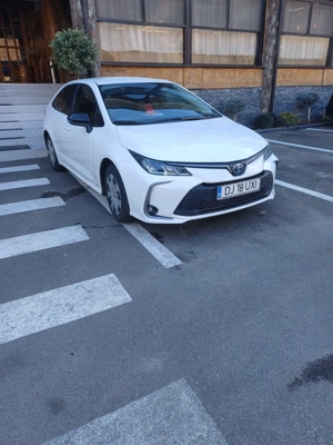 Vind sau schimb Toyota corolla 1,8 benzina -hybryd cumparata noua ,proprietar an 2025  - imagine 6