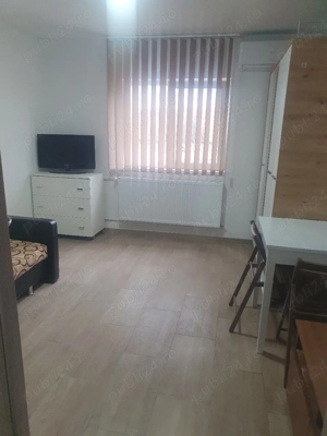 Închiriez garsoniera 