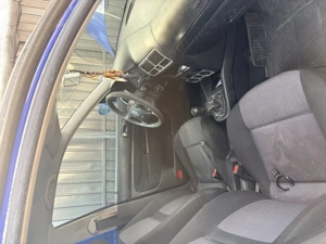 Dezmembrez golf 4 multe piese disponibile (bara spate stopuri si motorul nu mai sunt) in rest orice  - imagine 4