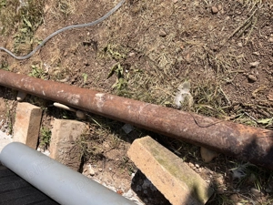 Țeavă și tuja plina