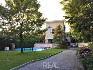 Vila cu piscina in zona  - Iancu Nicolae - Lidl ( teren 1500 Mp)