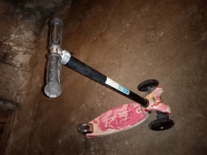 Vând trotineta pentru fetiță 