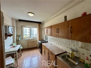 Apartament 3 camere de vanzare - Apusului - metrou Gorjului