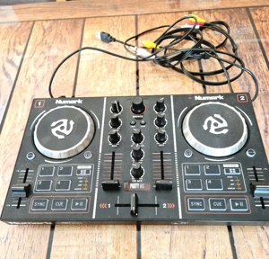 Vând Consolă Numark Party Mix