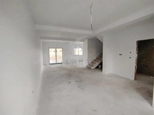 Duplex despartit prin camera tehnica - teren generos - personalizare interiora - imagine 8