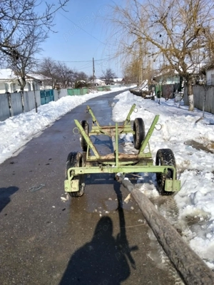 Vand căruță instare  foarte bună pe fer si pe butucii