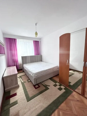 Apartament cu 3 camere, etaj 2,  zona Calea Moldovei