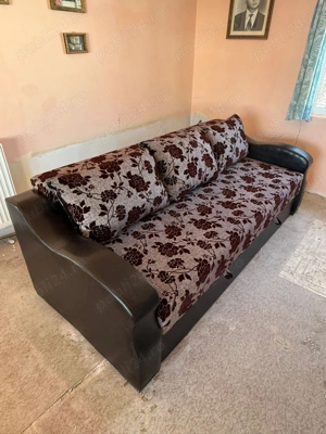 Vând canapea extensibilă cu ladă și 3 perne 