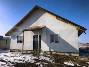 Casă parter cu pod înalt mansardabil – Voinesti - imagine 3