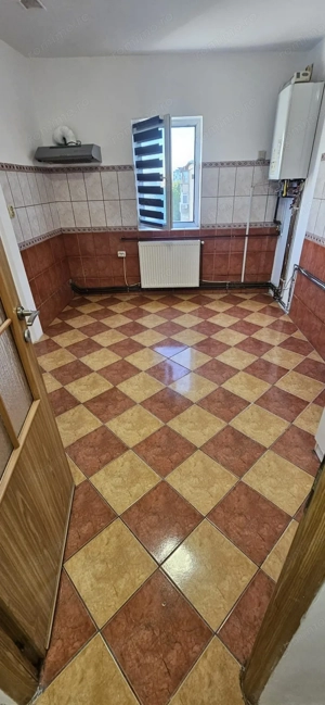 Apartament cu 2 camere,  centrala proprie, acoperis zona Soarelui  - imagine 3