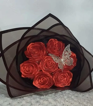 Buchet trandafiri de satin 