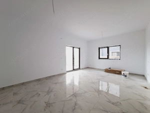 Aproape de benzinaria ESO. Casa cu 5 camere. Cu dormitor la parter.