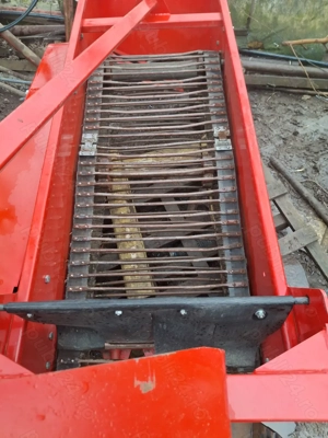 Mașină de plantat cartofi mașina de scos cartofi și un ierbicidator  - imagine 6