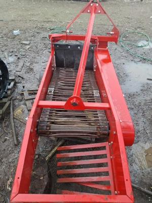 Mașină de plantat cartofi mașina de scos cartofi și un ierbicidator  - imagine 3