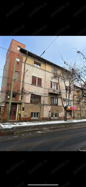 vând un apartament la vilă în spate