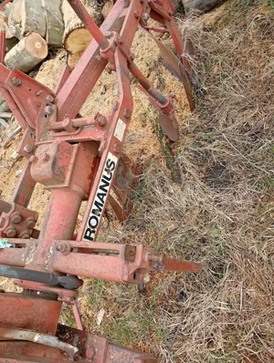 Vând plug reversibil manual krone Romanus  - imagine 3