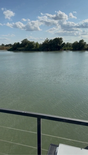 Casă plutitoare (ponton plutitor) cu 4 dormitoare, living, bucătărie, 2 băi, cameră tehnică+2 terase