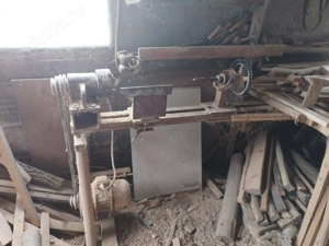 Utilaje vechi atelier   troliu, strung lemn, pânză circulară mare, cântar industrial  - imagine 4