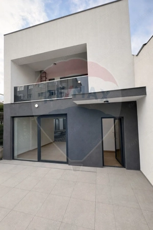 Casă / Vilă cu 4 camere de închiriat în zona Casa de Cultura