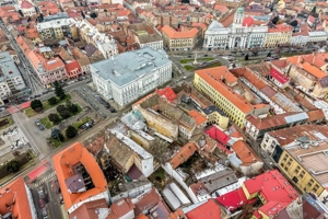 Clădire ultracentrală Arad | lângă Teatru | NU este Monument!