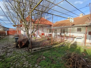 Casa cu 3 camere și un teren în suprafață de 900 mp