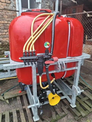 Mașină de plantat cartofi mașina de scos cartofi și un ierbicidator  - imagine 4