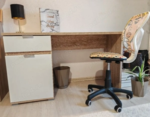 Birou +scaun colorat de birou+ bibliotecă cu 5 rafturi 