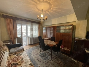 Traian, zona Ursus,2 camere decomandat,etaj 1,mobilat si utilat clasic,2, bai, balcon mare,250 euro