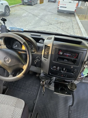 MERCEDES sprinter 20 locuri - imagine 2