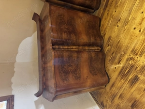 Mobilă living din furnir de nuc